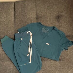 Figs Caribbean Blue Scrub Set